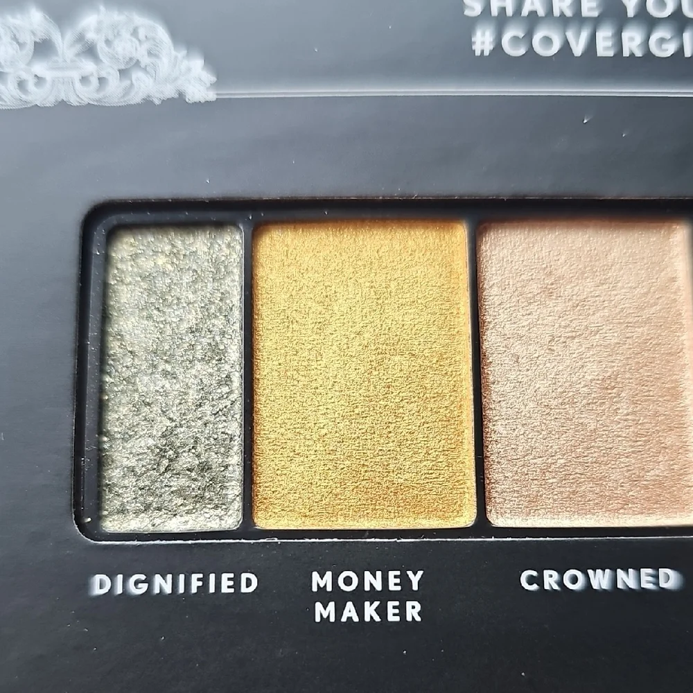 New COVERGIRL Reign Eyeshadow Palette Royalty Collection Queen Smokey Eyeshadow